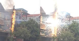 Trụ điện bốc cháy, phát nổ như pháo hoa ở Hưng Yên