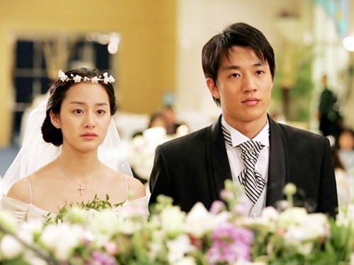 Kim Tae Hee từng có đám cưới đẹp với mỹ nam khác trước Bi Rain