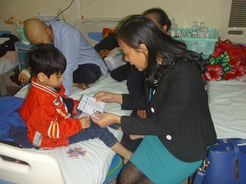 Mất con vì bệnh ung thư, người mẹ trở thành