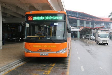 Hà Nội: Yêu cầu thêm xe buýt chạy đêm ở sân bay Nội Bài dịp Tết