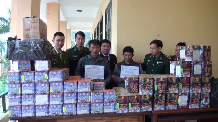 Triệt phá vụ vận chuyển 3 tạ pháo từ Lào qua cửa khẩu quốc tế Cầu Treo