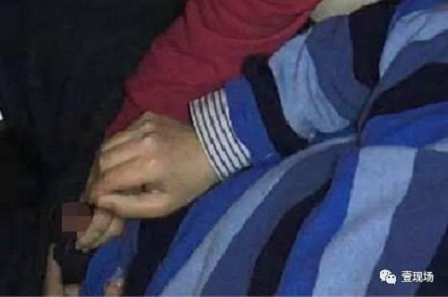 Bố mẹ hoảng hồn phát hiện con gái 17 tuổi bị gia sư xâm hại suốt 1 năm trời