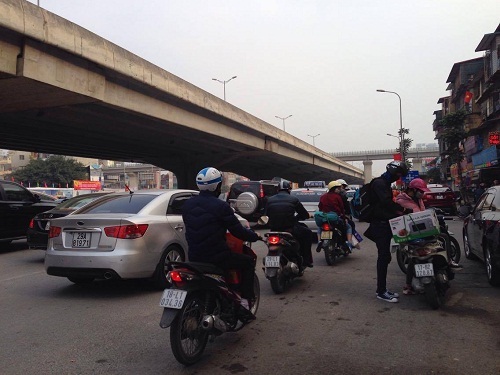 Cửa ngõ Hà Nội ùn tắc, nội thành thông thoáng ngày làm việc cuối cùng của năm cũ