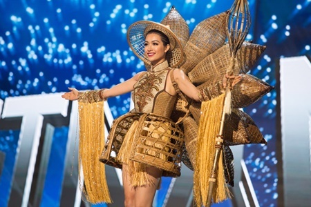 Lệ Hằng cùng dàn người đẹp Miss Universe chúc Tết khán giả Việt Nam