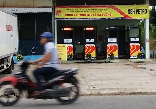 Trung tá công an bị nhóm bịt mặt chém trong đêm