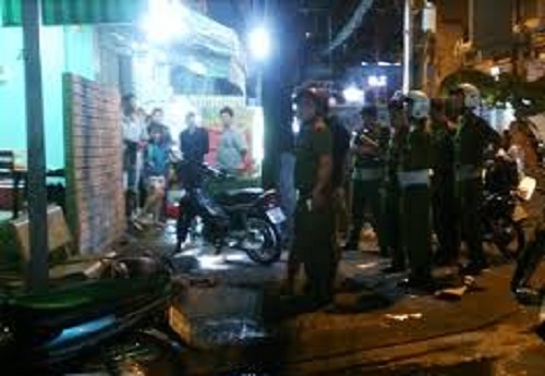 Hỗn chiến trước quán bar trung tâm Sài Gòn, 2 người thương vong