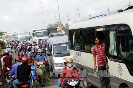 Ùn tắc kéo dài nhiều giờ trên Quốc lộ 1A