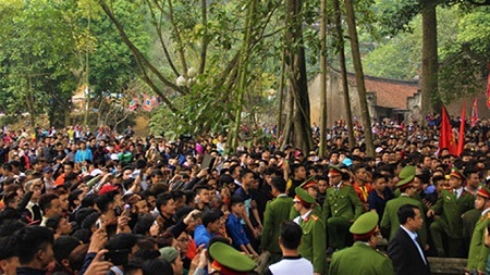 Bộ Công Thương kỷ luật nghiêm cán bộ đi lễ chùa trong giờ hành chính