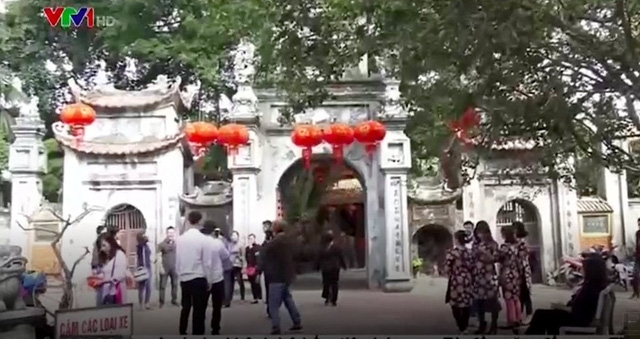 Xử lý nghiêm 5 cán bộ Bảo hiểm xã hội Hà Nội đi lễ trong giờ làm việc