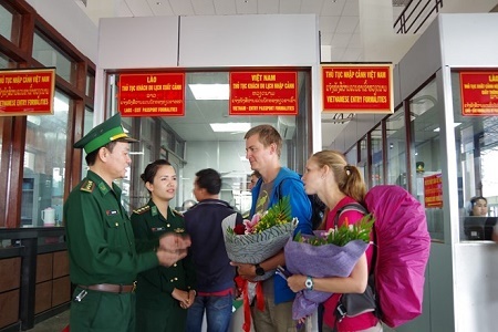 Khách quốc tế đầu tiên nhập cảnh Việt Nam bằng thị thực điện tử