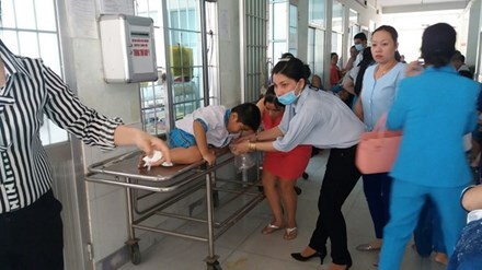 Vĩnh Long: Học sinh tại 3 trường tiểu học nhập viện vì nghi ngộ độc thực phẩm