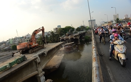 TP. Hồ Chí Minh: Khẩn trương tháo dỡ cầu 92 tuổi, bị xuống cấp trầm trọng