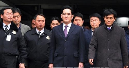 Phó Chủ tịch Tập đoàn Samsung bị công tố viên triệu tập