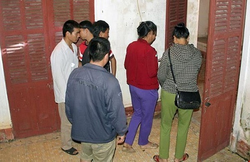 Vợ dùng vỏ chai bia đâm 