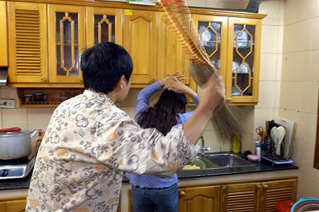 Xử trí với bạo lực gia đình