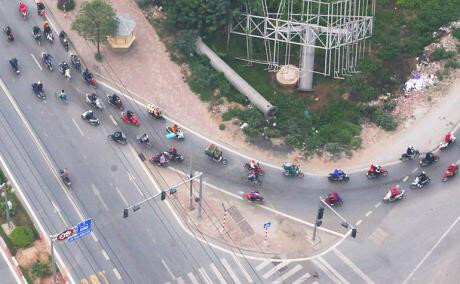 Sẽ xử lý nghiêm dòng xe đi ngược chiều tại nút giao Trung Văn -Tố Hữu