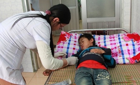 Vụ 8 người chết vì ngộ độc rượu ở Lai Châu: Thêm 4 người phải cấp cứu