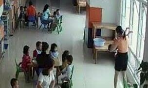 Đóng cửa trường mầm non có cô giáo dốc ngược đầu trẻ, dọa ném qua cửa sổ 