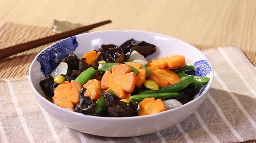 Rau xào ngũ sắc vừa ngon vừa đẹp dáng