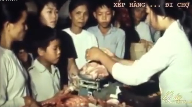 Ý thức xếp hàng đi chợ của người Hà Nội năm 1971
