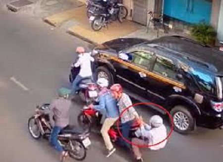 Đặc nhiệm mật phục, bắt kẻ truy nã trong băng dàn cảnh đụng xe đoạt tiền
