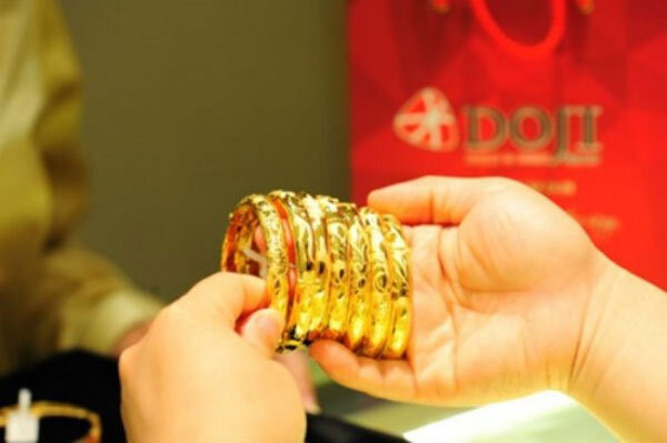 Giá vàng hôm nay 24/2: Vàng SJC lên mốc 37 triệu đồng/lượng