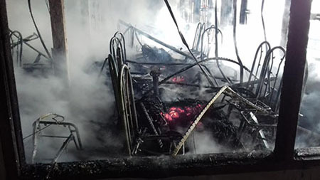 Nhà hàng bên Quốc lộ 1A cháy lớn, giao thông ùn tắc hàng giờ