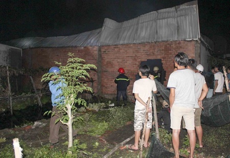 Xưởng gỗ cháy ngùn ngụt, nhiều tài sản bị thiêu rụi