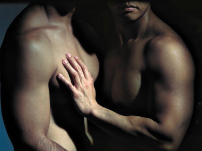 Quan hệ đồng tính xong, 9X dọa tung ảnh nóng người tình để đòi 50 triệu