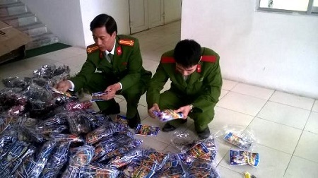 Bắt giữ hàng nghìn khẩu súng nhựa đồ chơi xuất xứ Trung Quốc