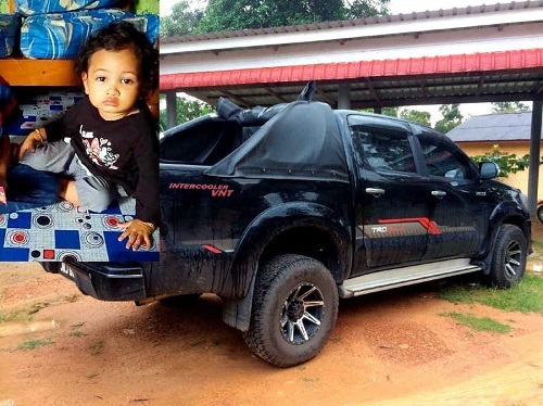 Cha lùi xe vô ý đâm chết con gái ruột