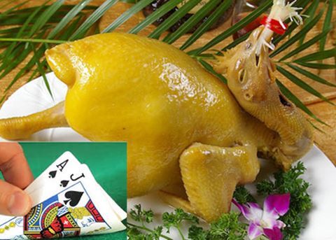 Vụ đánh bài ăn gà: Công an xin lỗi 4 người bị phạt tiền