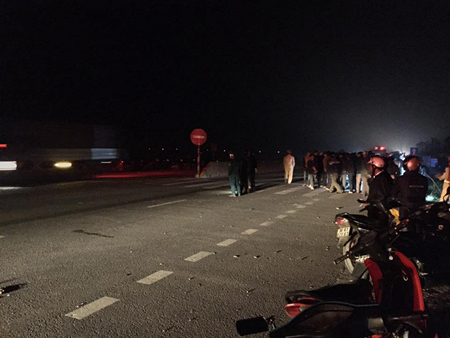 3 nam sinh lớp 11 đi sinh nhật về bị container đâm tử vong