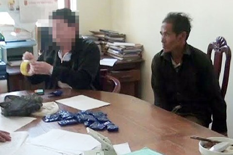 Bị vây bắt, kẻ ôm 4000 viên ma túy lao xuống sông thoát thân