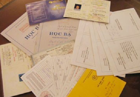 Kỷ luật chủ tịch xã mượn bằng cấp người khác đi học