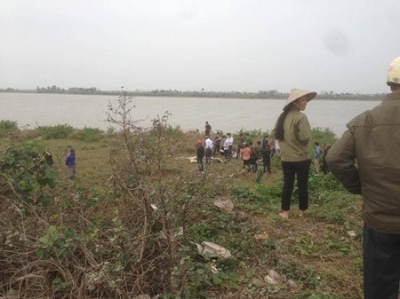 Phát hiện thi thể phụ nữ đang phân hủy nổi trên sông ở Nam Định