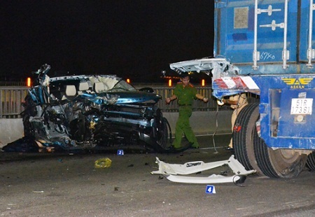 Cô gái văng khỏi xe Range Rover trên cầu Sài Gòn là trung úy Công an