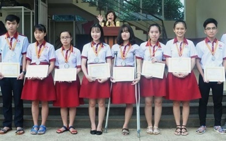 Nữ sinh bị cưa chân đạt huy chương bạc Olympic