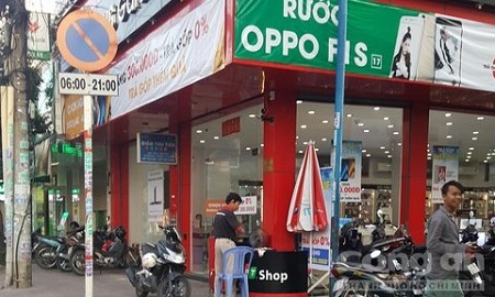 Truy tìm gã bảo vệ trộm 80 điện thoại của cửa hàng