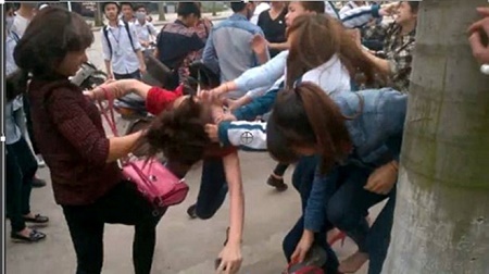 Khởi tố thêm tội danh cô gái đánh nữ sinh rồi phát trực tiếp trên Facebook