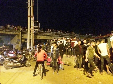 Để lại thư tuyệt mệnh trên cầu, người phụ nữ gieo mình tự tử