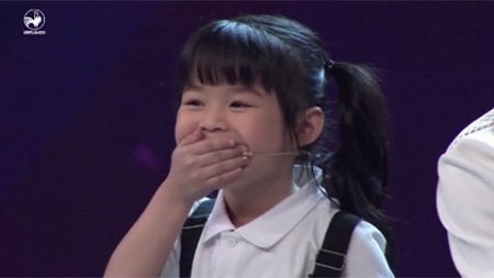 ‘Phát sốt’ với cô bé 5 tuổi nói Tiếng Anh như gió trên sóng truyền hình