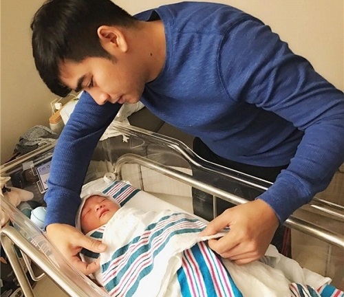 8 “ông bố bỉm sữa” Vbiz khiến fan nể phục bởi khả năng chăm con khéo léo