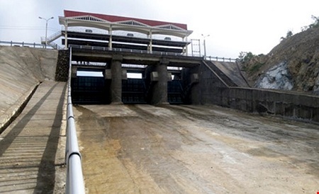 Say rượu, 3 thanh niên tự ý mở van hồ chứa gây lũ quét