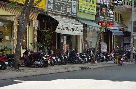 Người đàn ông bị chém gục bên khẩu súng giữa đường Sài Gòn