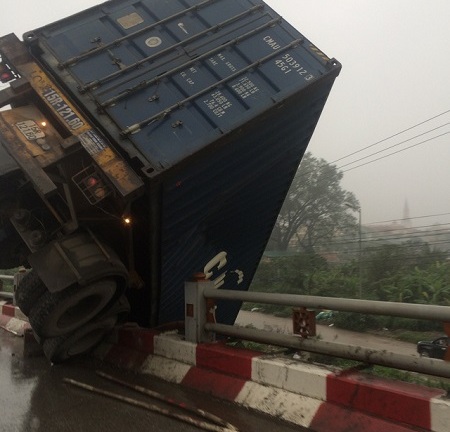 Tai nạn liên hoàn, xe container