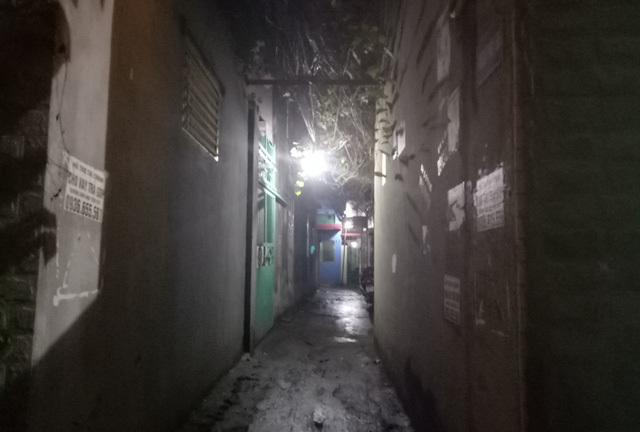 Cảnh sát điều tra vụ nổ súng trong khu dân cư