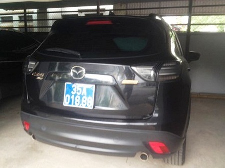 Huyện miền núi ở Ninh Bình trả lại 2 xe sang doanh nghiệp tặng