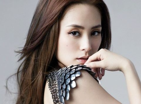 Chung Hân Đồng hẹn hò bạn trai đại gia mới?