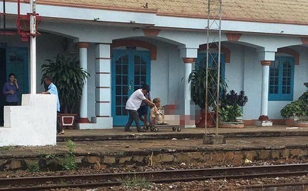 Đu tàu hỏa, hành khách nước ngoài bị cán lìa chân trái